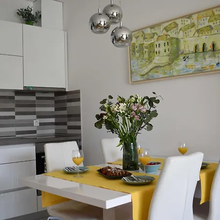 Vapor - Two Bedroom With Balcony *