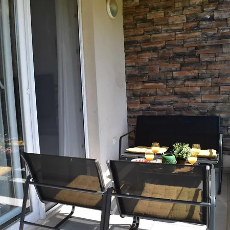 Vapor - Two Bedroom With Balcony Apartment *