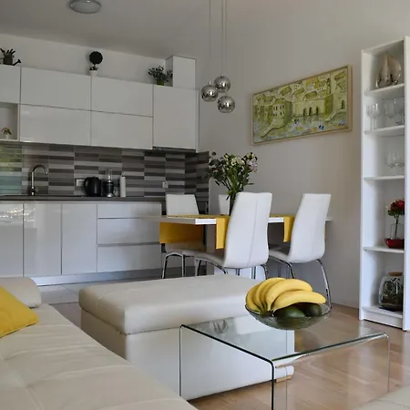 Vapor - Two Bedroom With Balcony