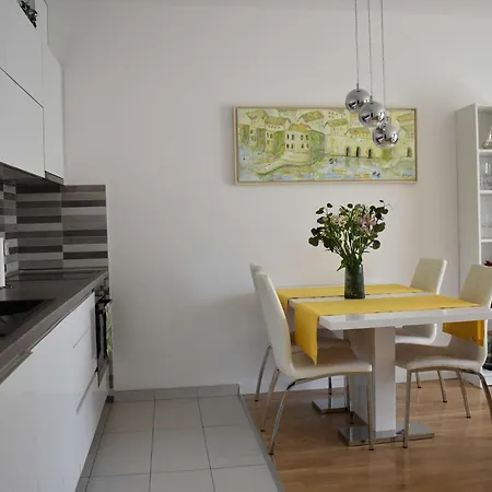 Vapor - Two Bedroom With Balcony Apartment